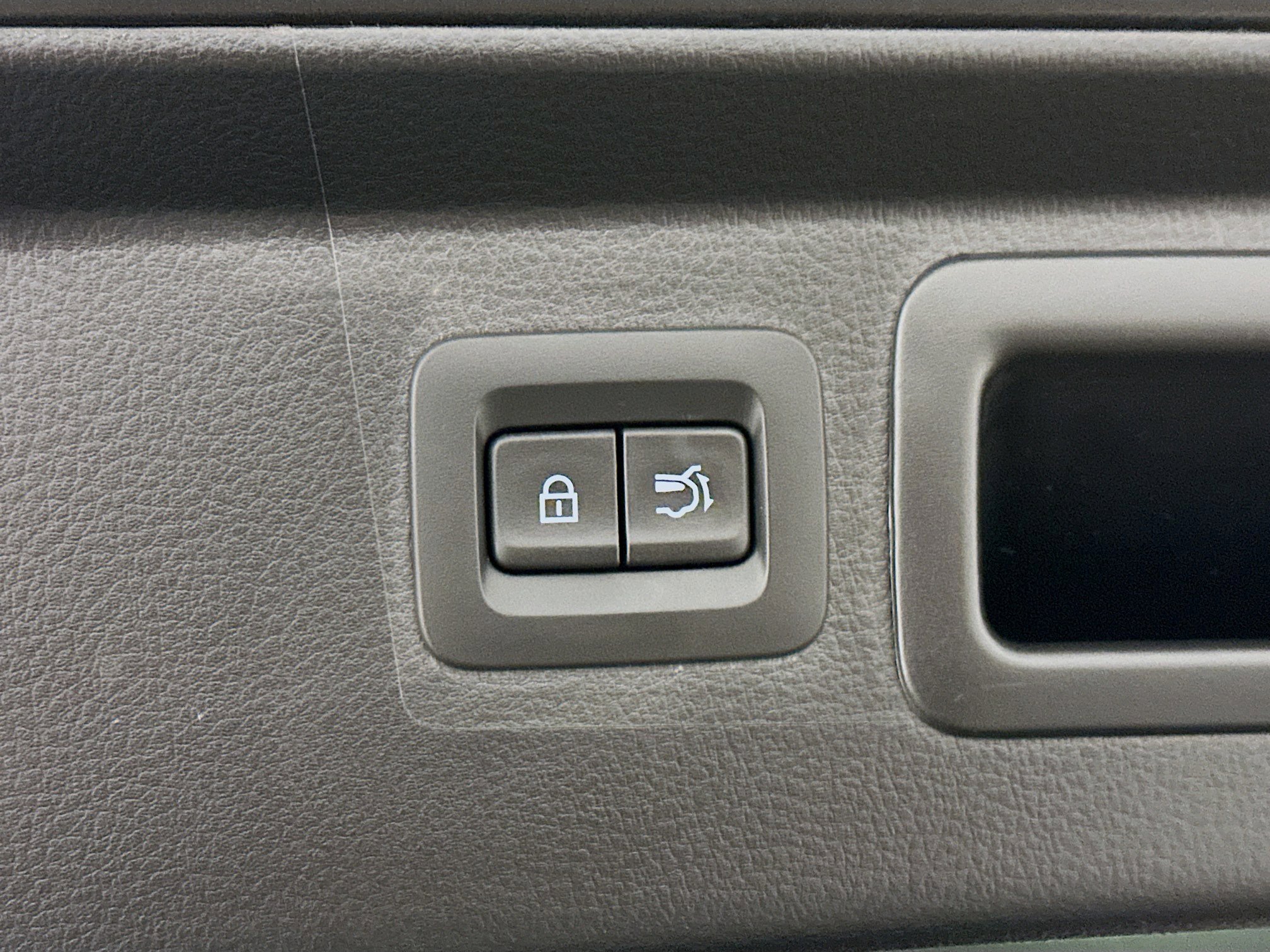 Used 2025 MAZDA CX-50 AWD 2.5 Hybrid w/ Cargo Package image 32