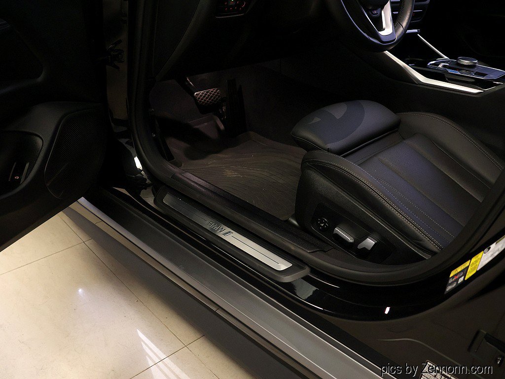 Certified 2024 BMW i4 eDrive35 w/ Premium Package RWD image 25