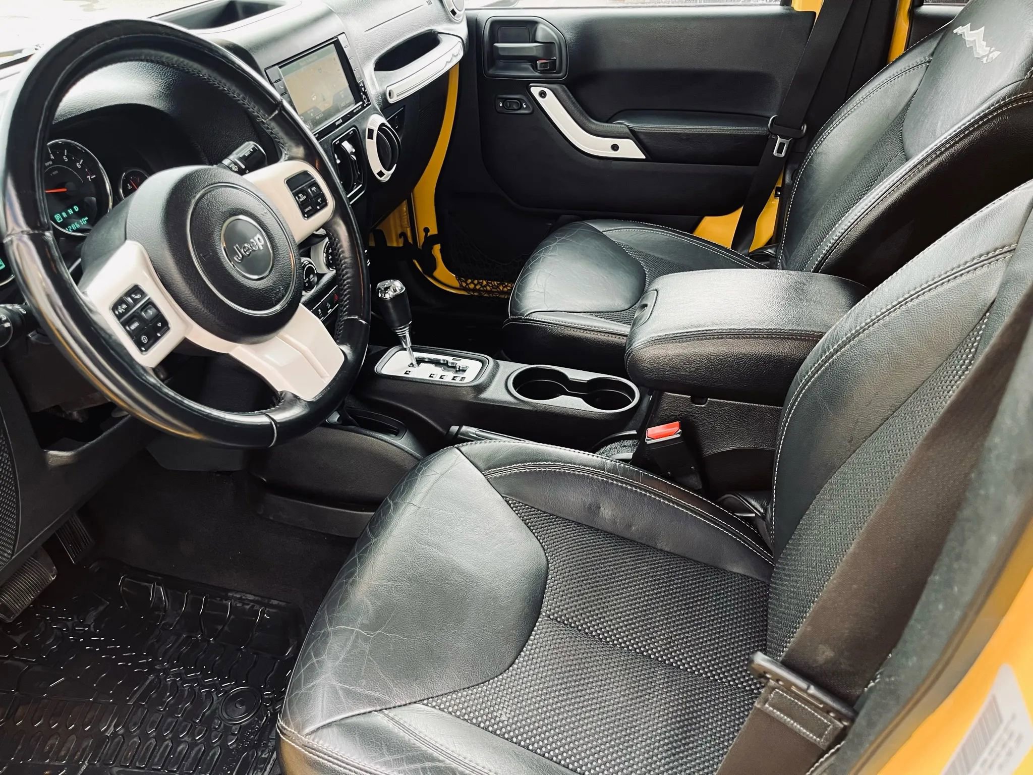 Used 2015 Jeep Wrangler Unlimited Sahara image 16