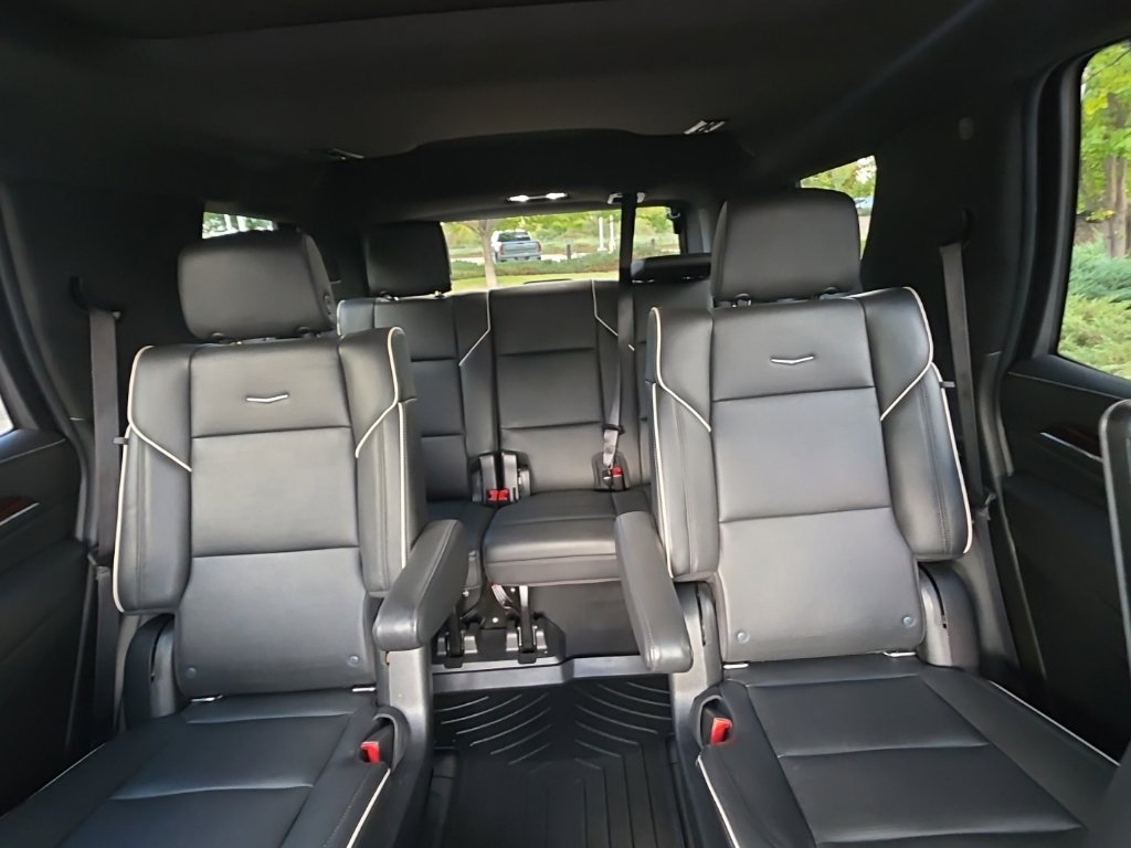 Used 2021 Cadillac Escalade Premium Luxury AWD/4WD image 22
