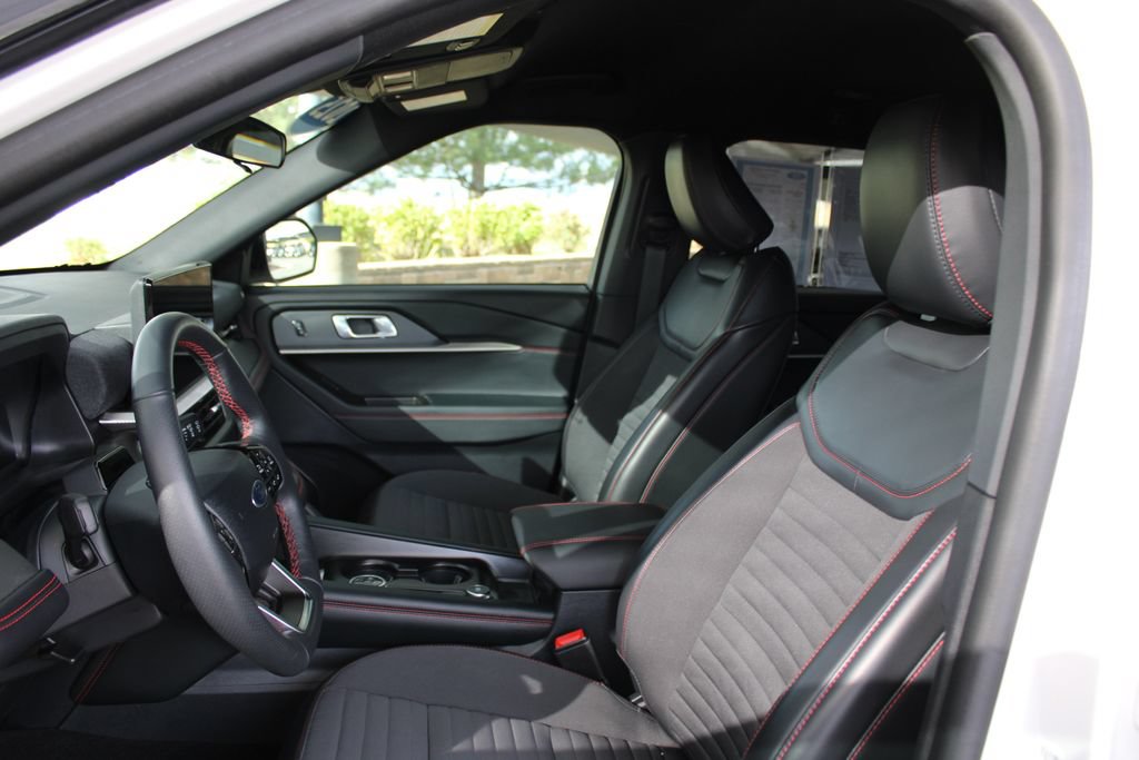 Used 2025 Ford Explorer ST-Line AWD/4WD image 6