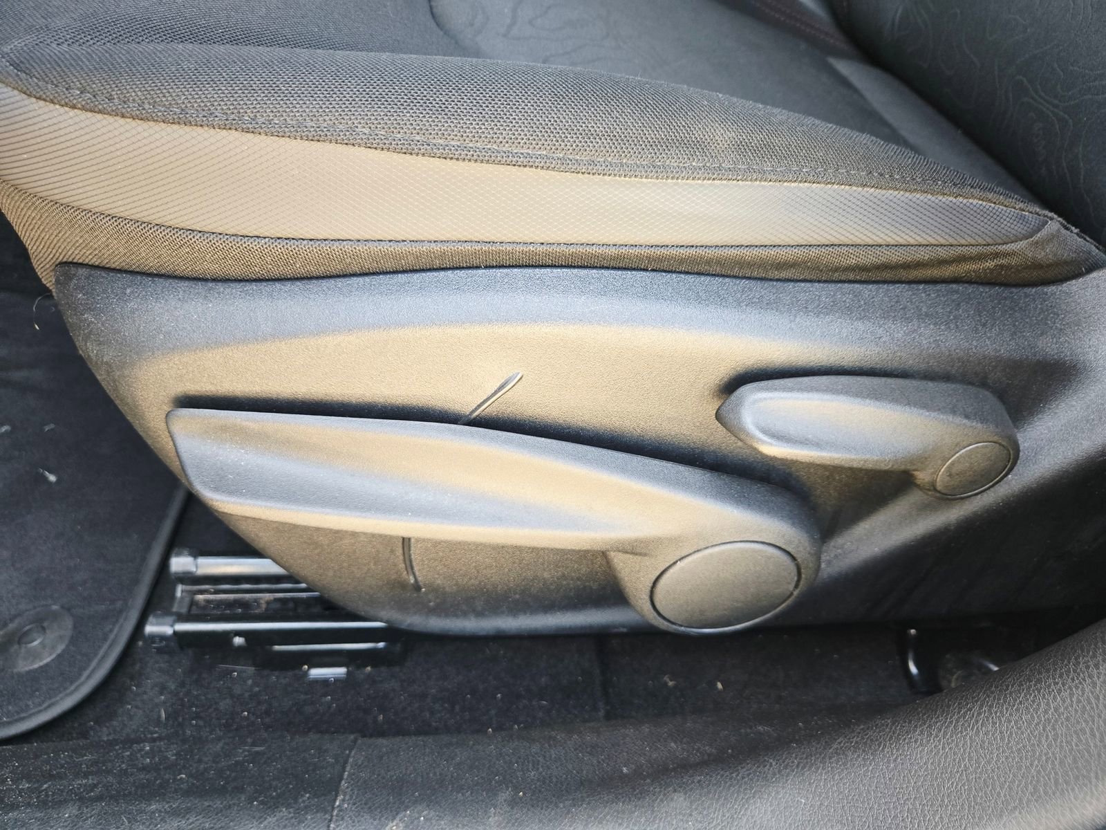 Used 2015 Jeep Renegade Trailhawk w/ Cold Weather Group image 22