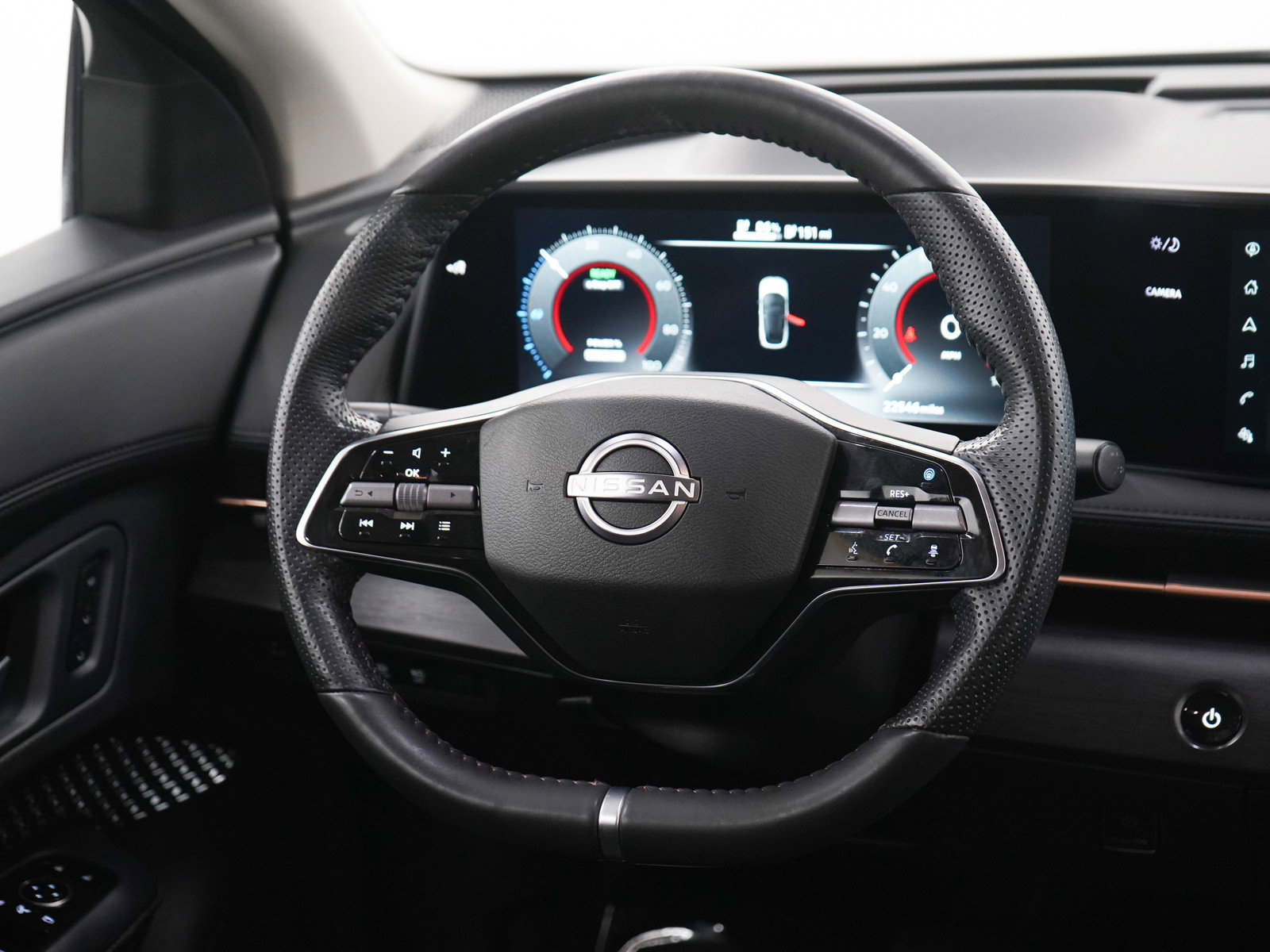 Used 2025 Nissan Ariya AWD image 14