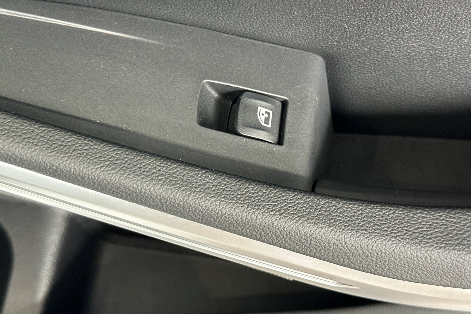 Certified 2026 BMW 330i Sedan w/ Premium Package RWD image 22