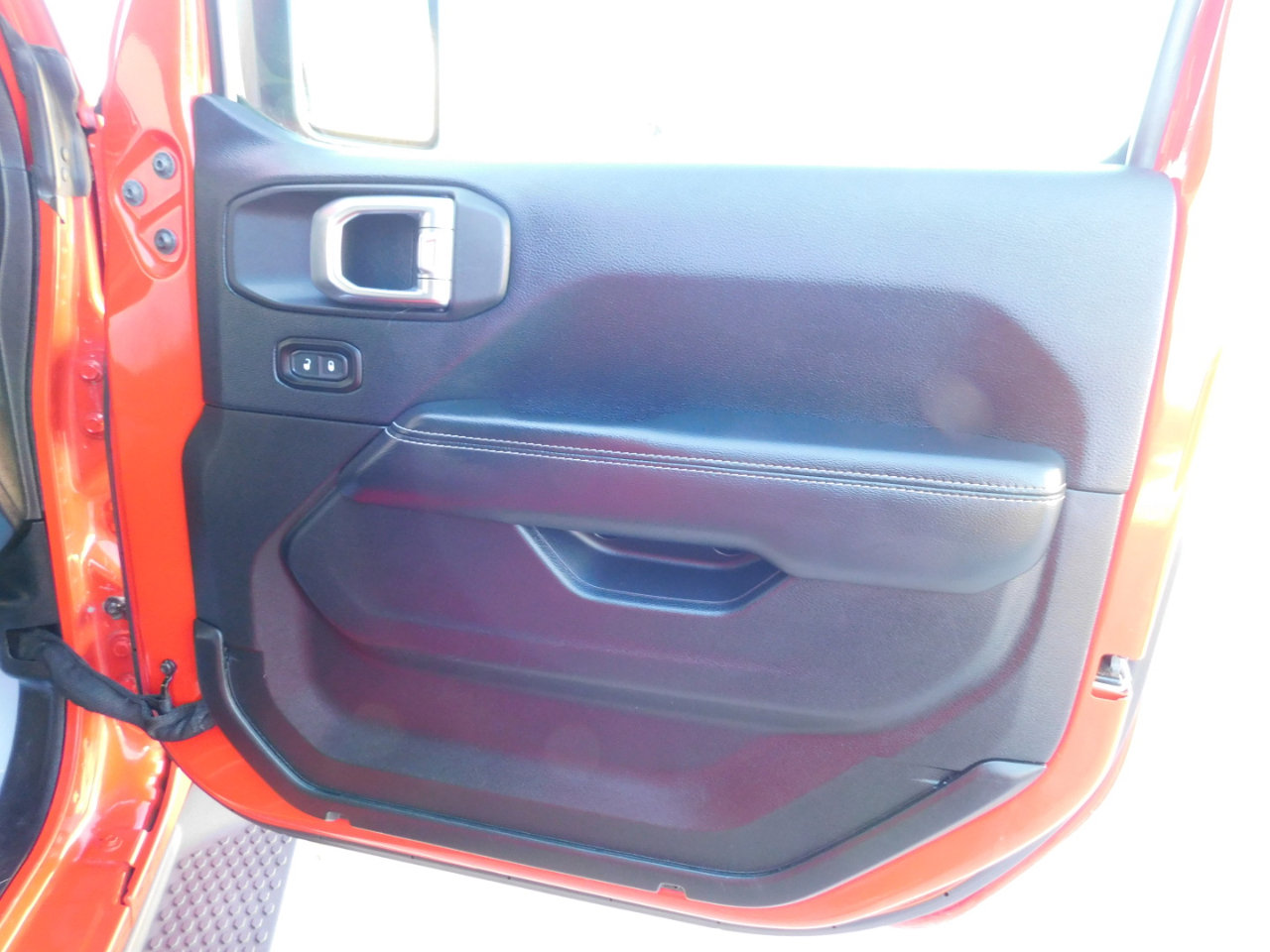 Used 2018 Jeep Wrangler Unlimited Sahara w/ Uconnect 4C Nav & Sound Group image 34