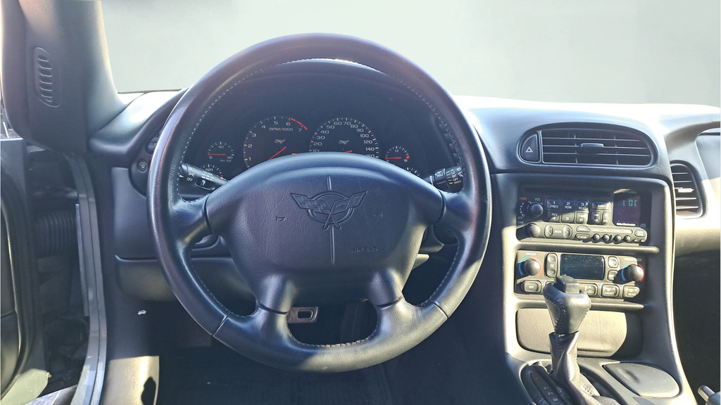 Used 2003 Chevrolet Corvette Coupe w/ Preferred Equipment Group RWD image 13