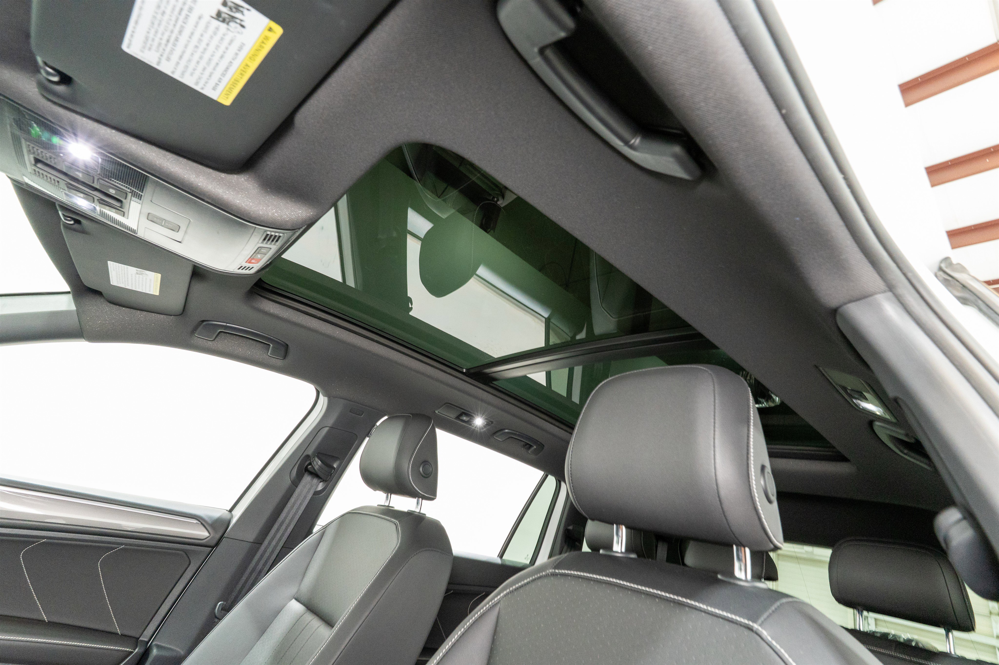 Used 2023 Volkswagen Tiguan SE R-Line image 16