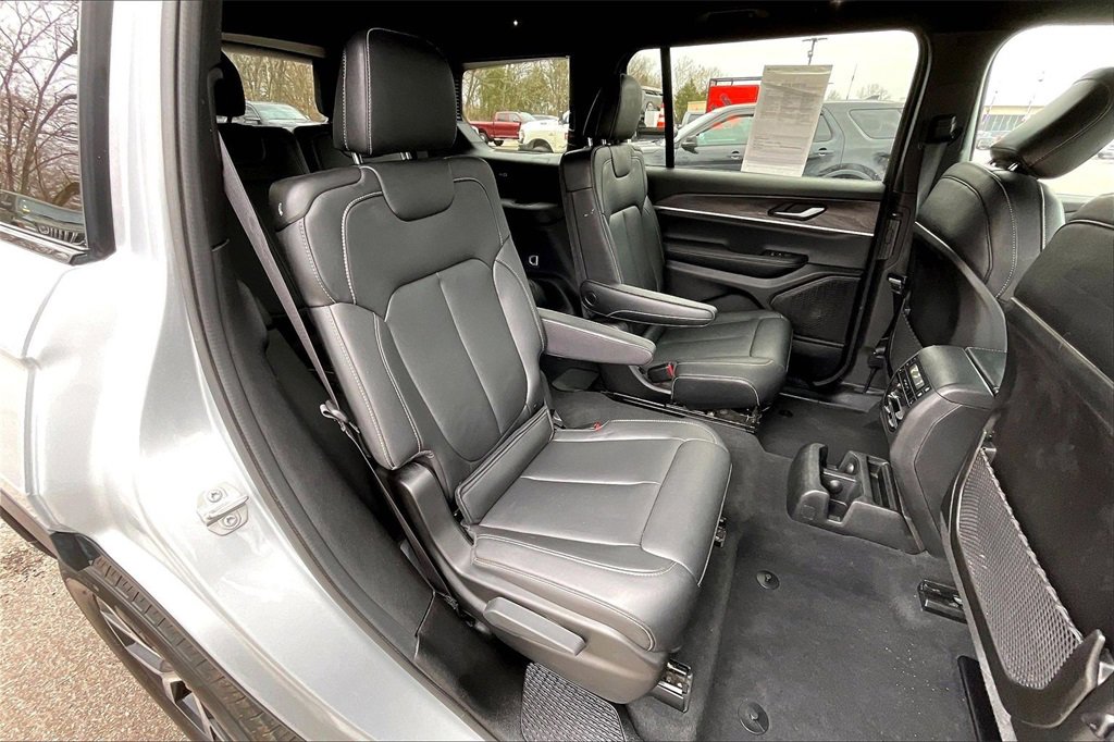 Used 2024 Jeep Grand Cherokee L Limited image 27