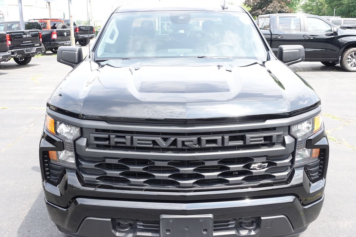 Used 2024 Chevrolet Silverado 1500 Custom w/ LPO, Dark Essentials Package AWD/4WD image 6
