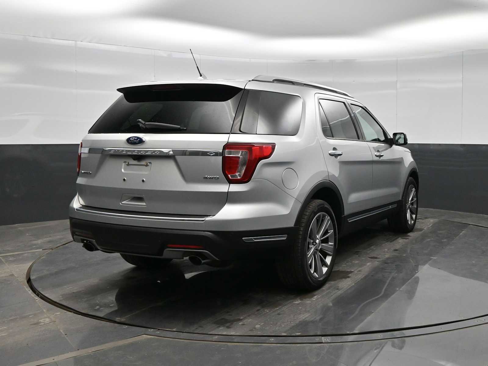 Used 2018 Ford Explorer Limited image 7