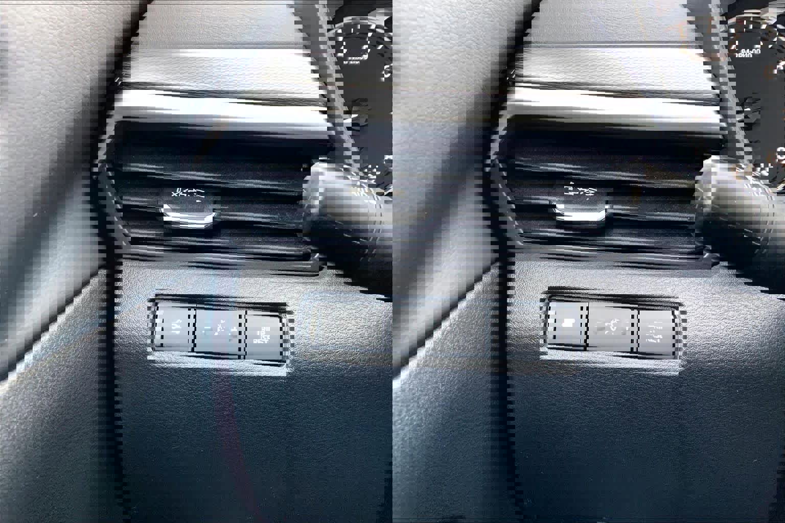 Used 2025 Nissan Altima 2.5 SR image 32