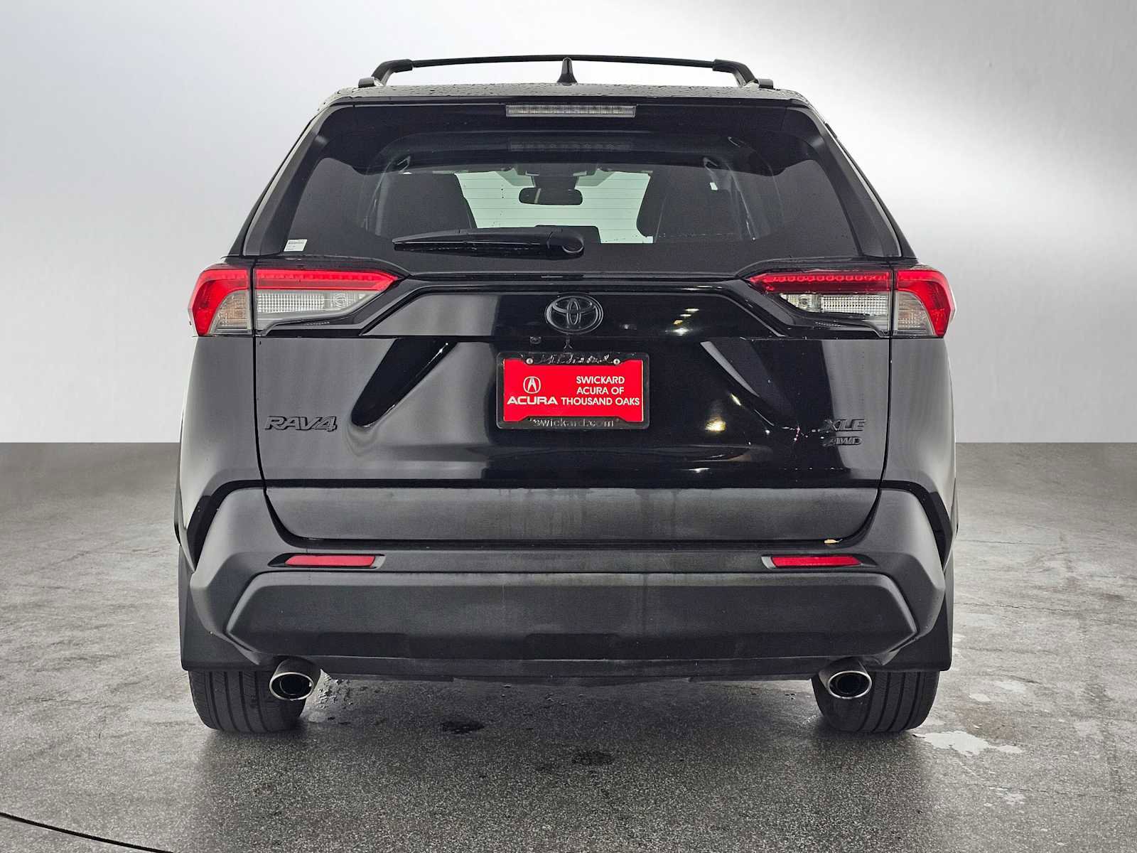 Used 2022 Toyota RAV4 XLE Premium image 4