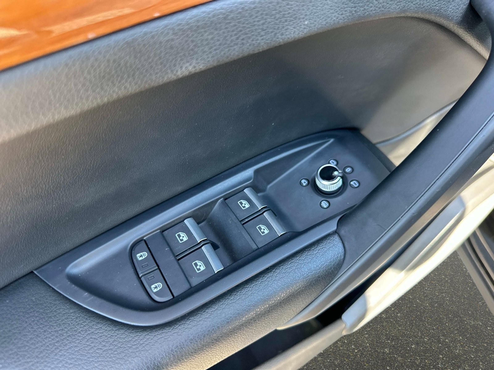 Used 2023 Audi Q5 2.0T Premium w/ Convenience Package image 18