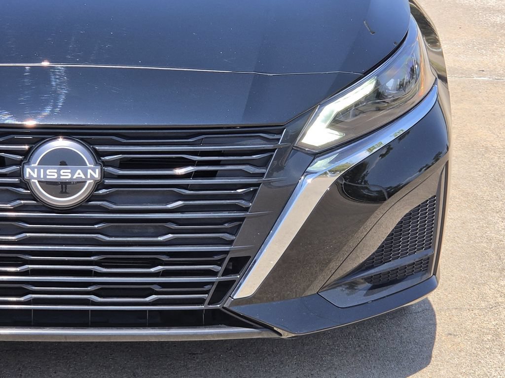 Used 2025 Nissan Altima 2.5 SV FWD image 4