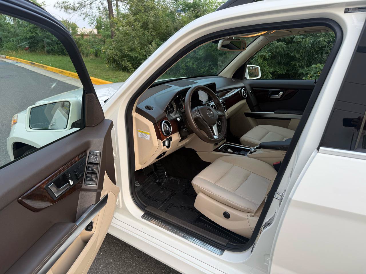 Used 2013 Mercedes-Benz GLK 350 4MATIC image 13