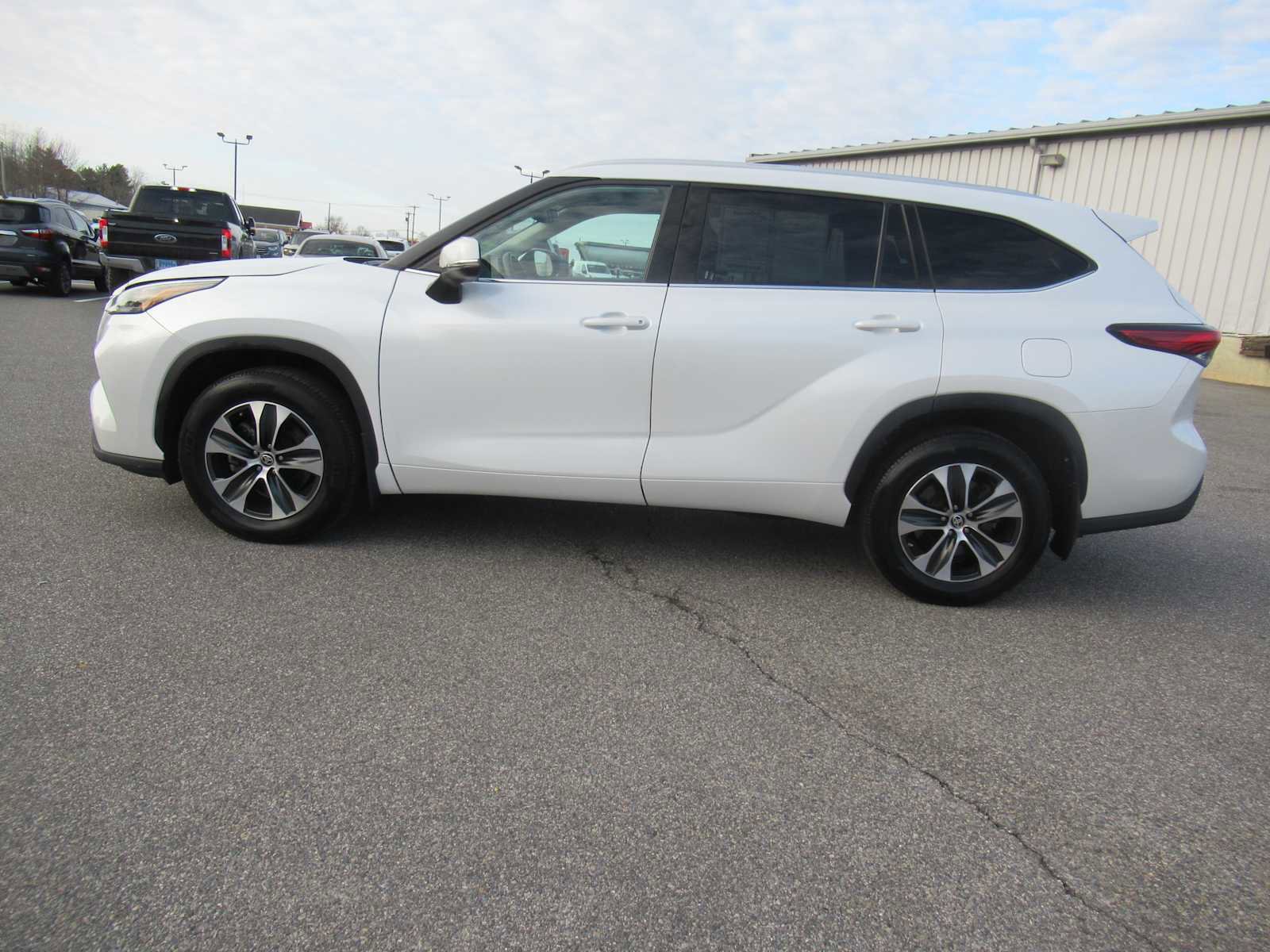 Used 2022 Toyota Highlander XLE image 8