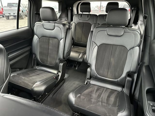 Used 2023 Jeep Grand Cherokee L Laredo image 25