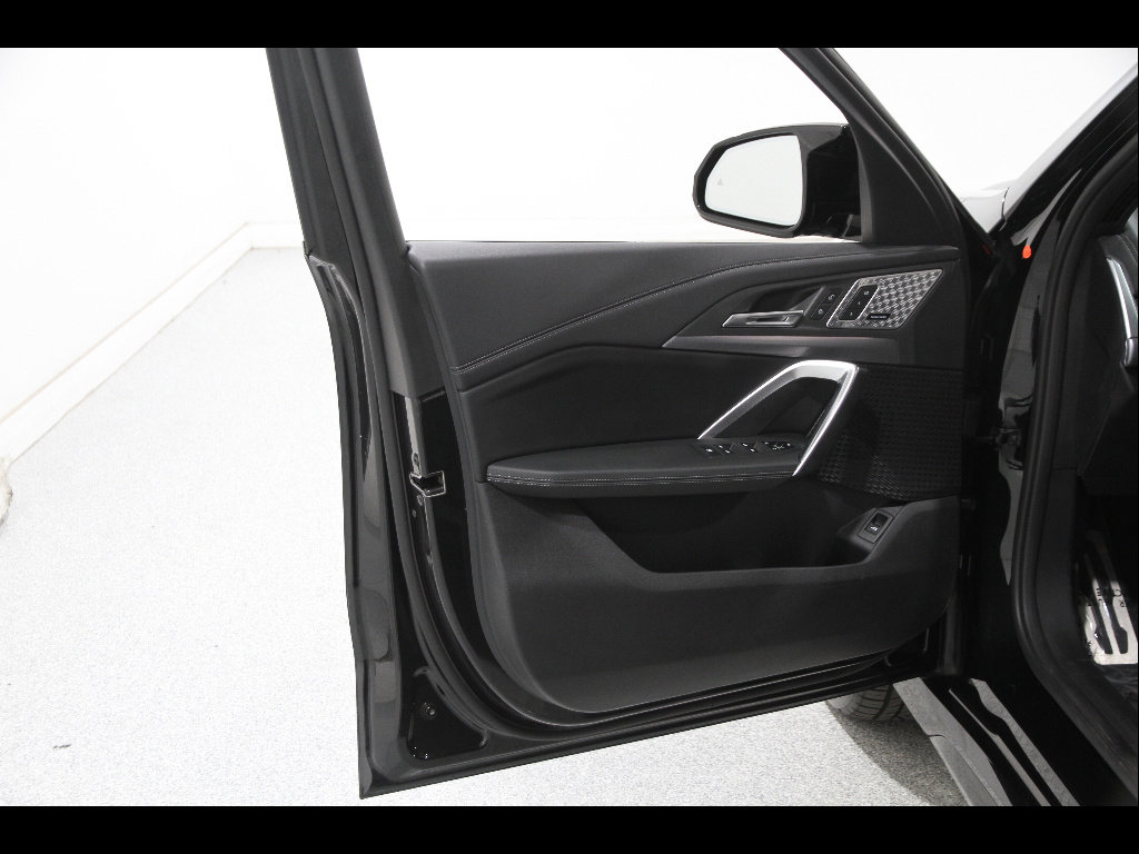 Certified 2025 BMW X1 M35i AWD/4WD image 4