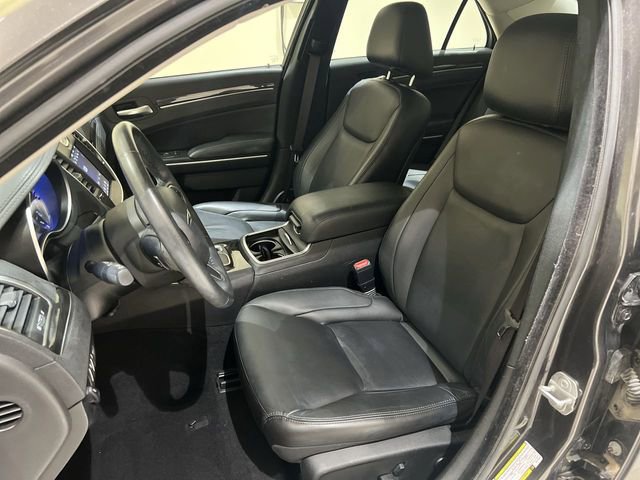 Used 2022 Chrysler 300 Touring L image 17