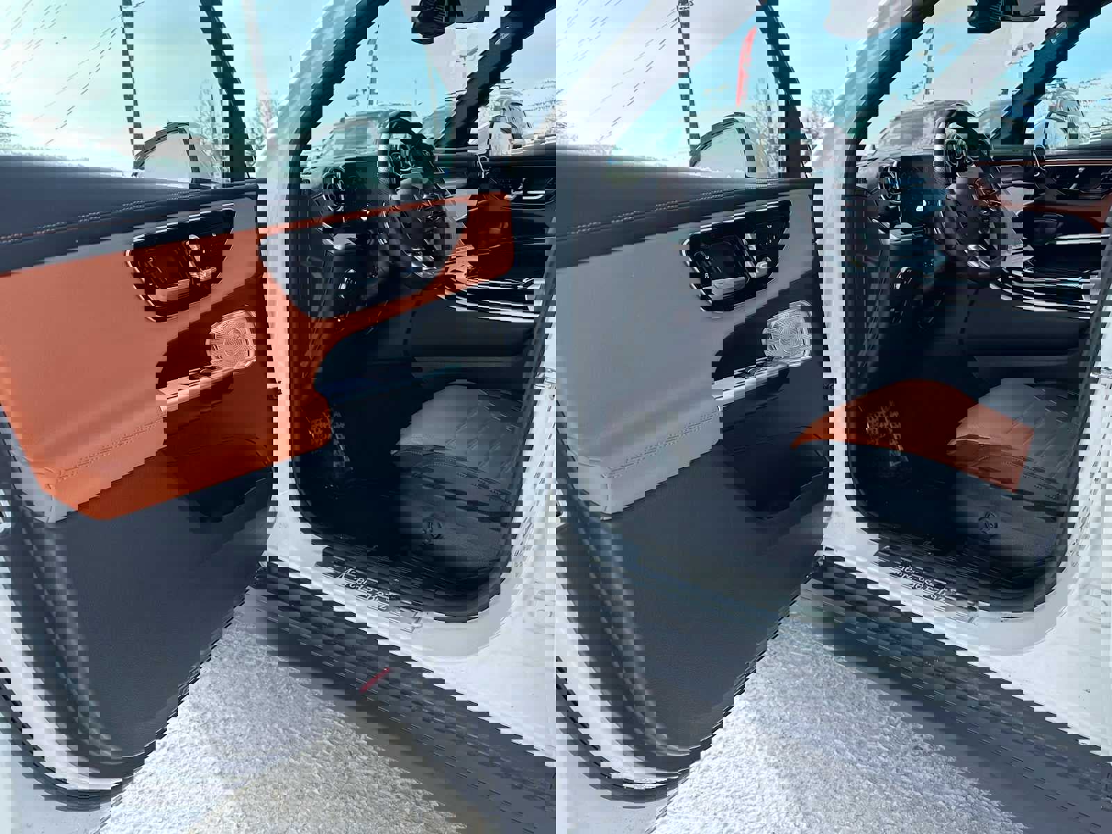 Used 2024 Mercedes-Benz GLC 300 4MATIC image 19