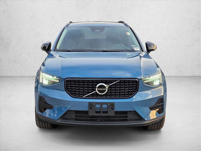 Used 2024 Volvo XC40 B5 Core w/ Climate Package AWD/4WD image 2