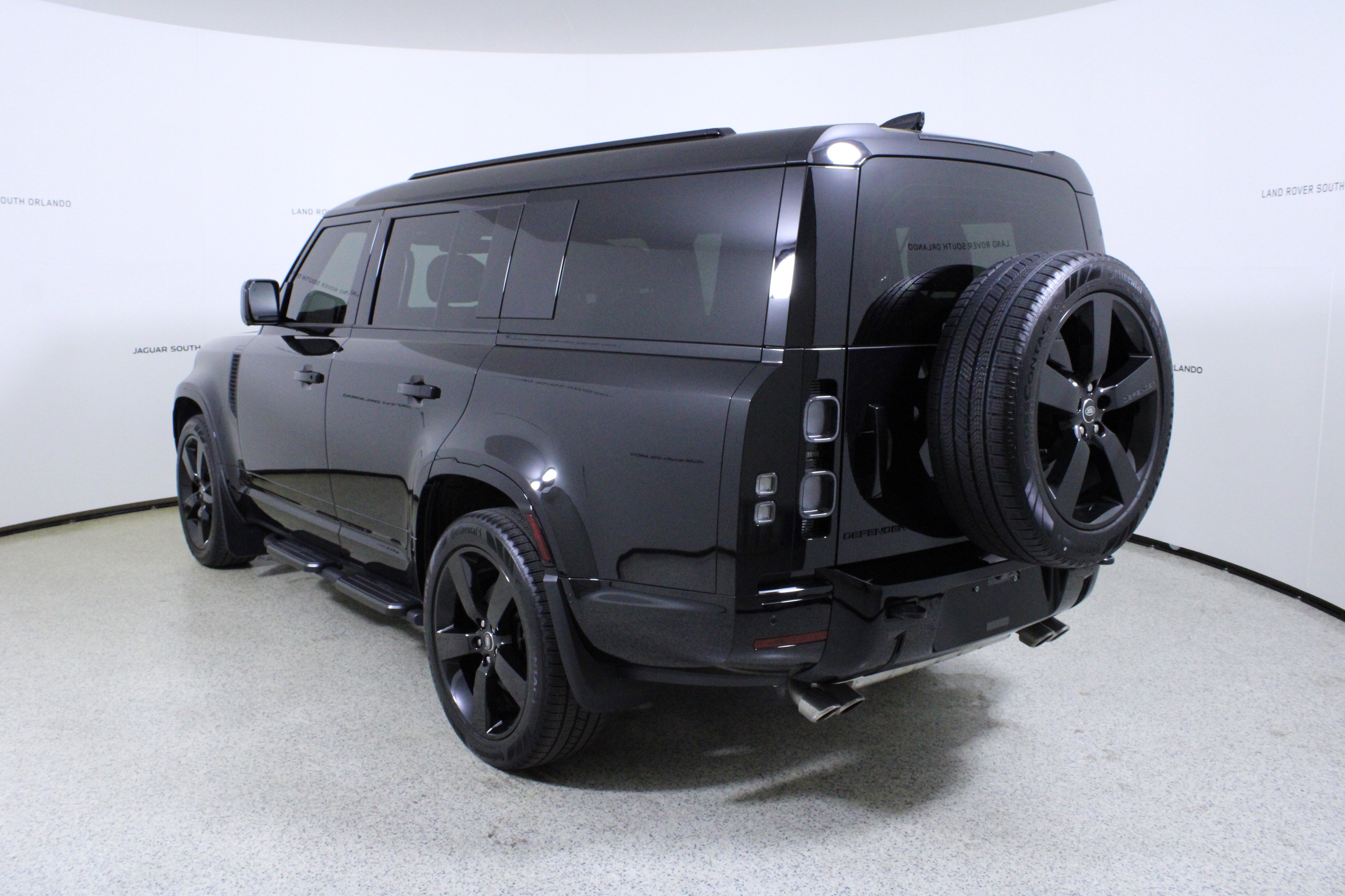 Used 2025 Land Rover Defender 130 V8 image 5