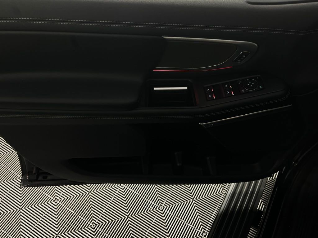 Used 2025 Ford Expedition Platinum image 28