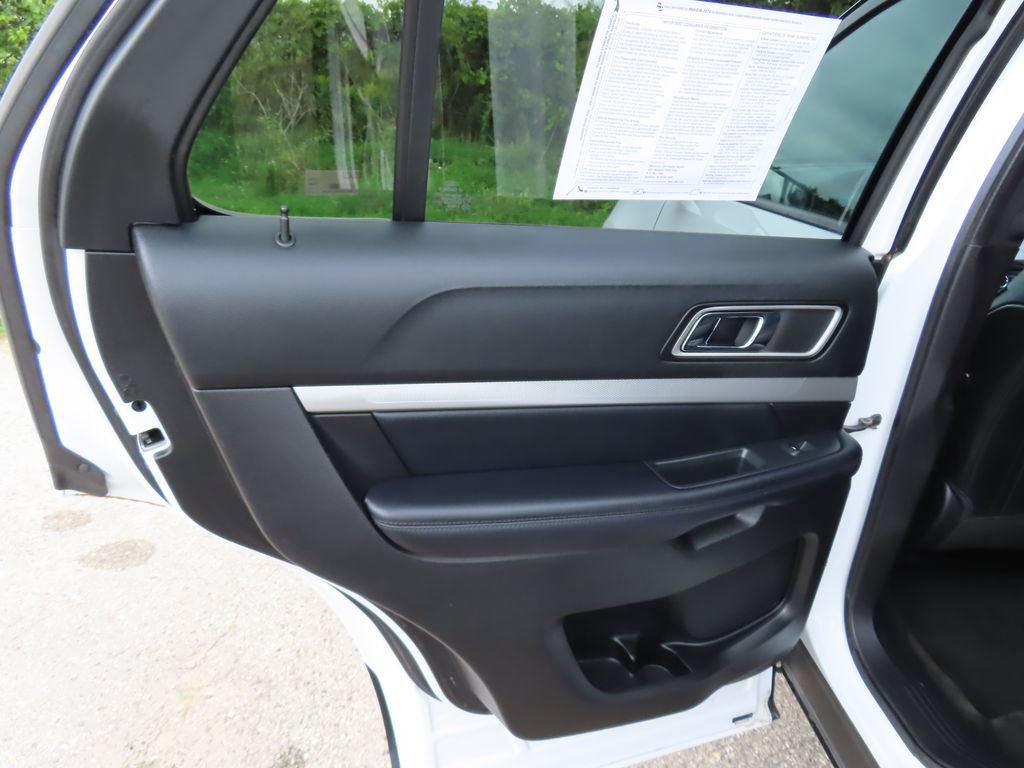 Used 2017 Ford Explorer XLT w/ Equipment Group 202A AWD/4WD image 29
