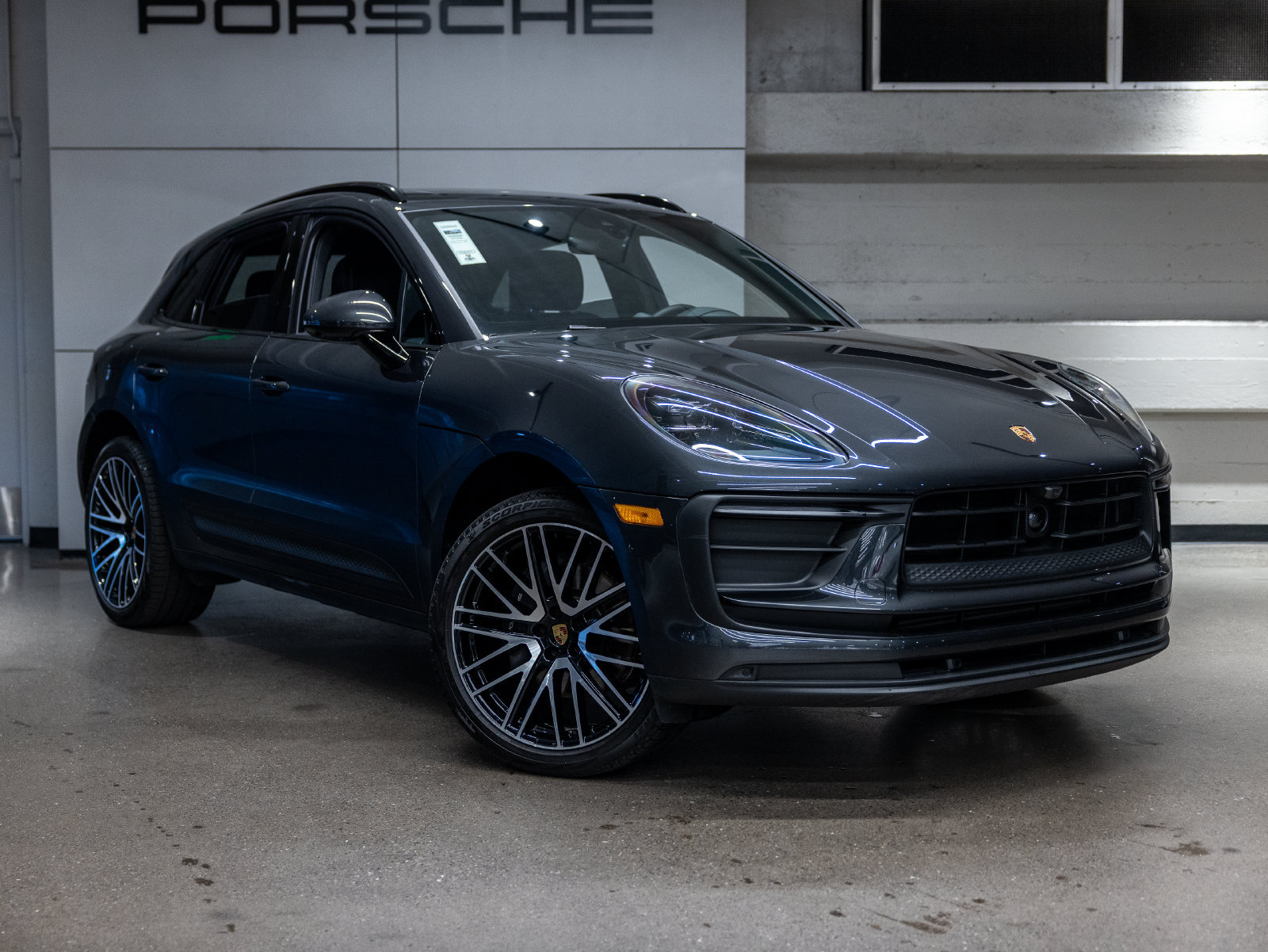 Certified 2026 Porsche Macan AWD/4WD image 10