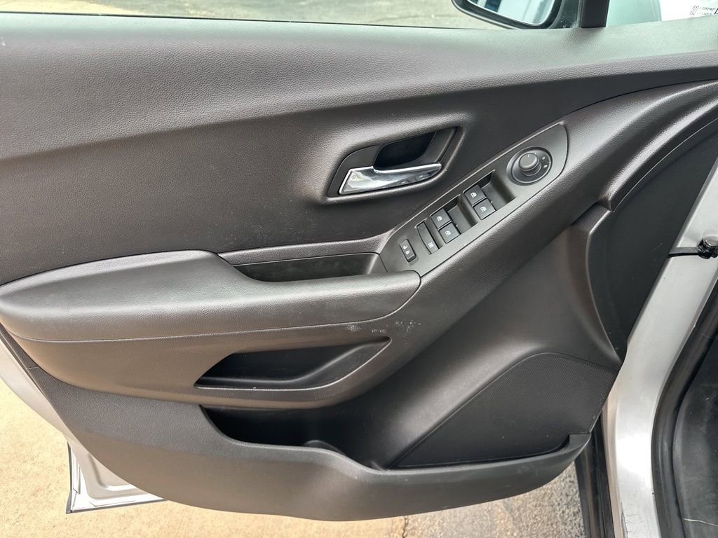 Used 2018 Chevrolet Trax LS image 15