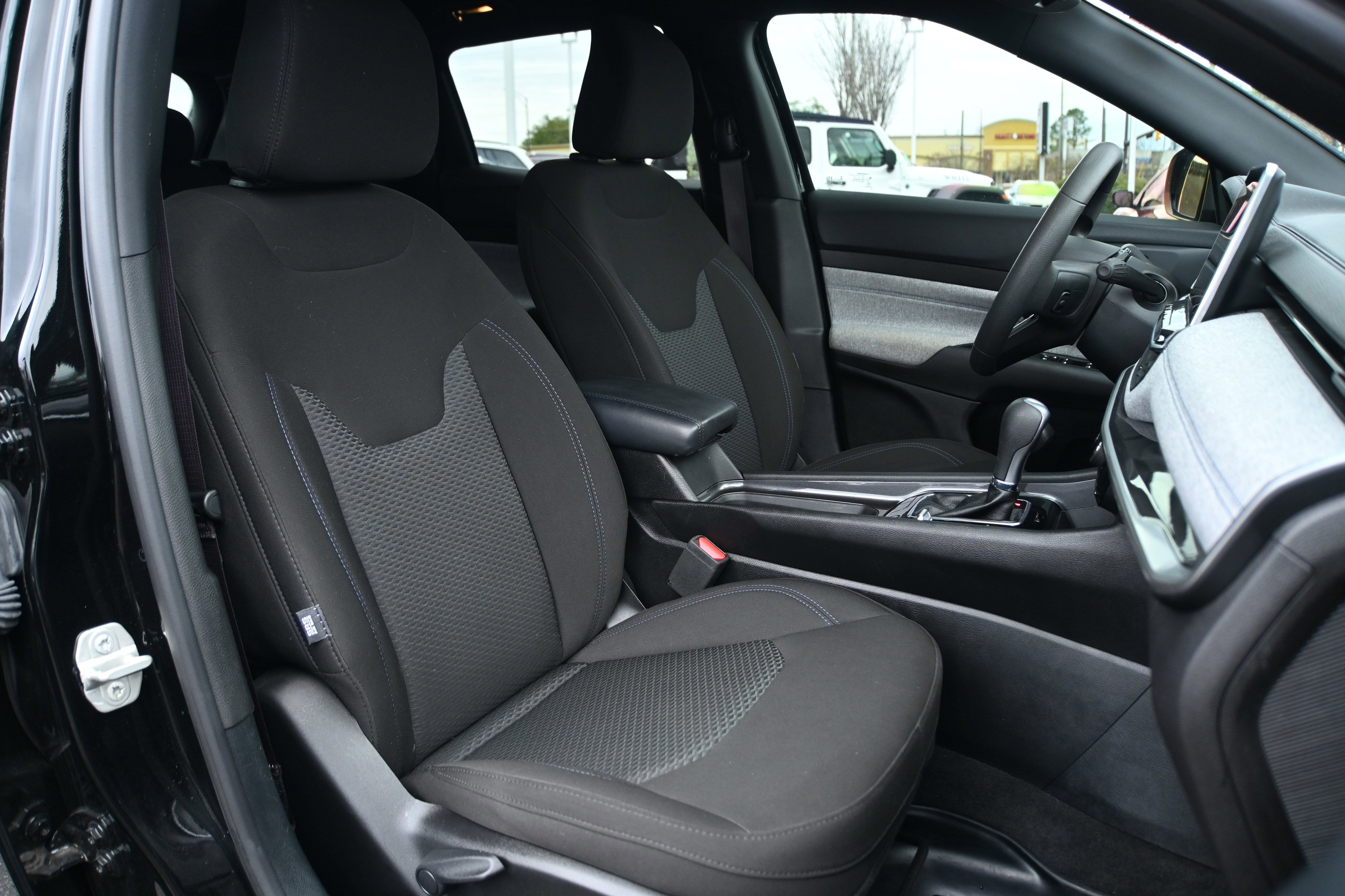 Used 2024 Jeep Compass Sport image 17