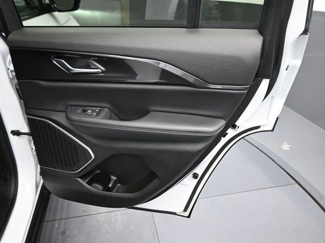 Used 2022 Jeep Grand Cherokee Altitude image 36