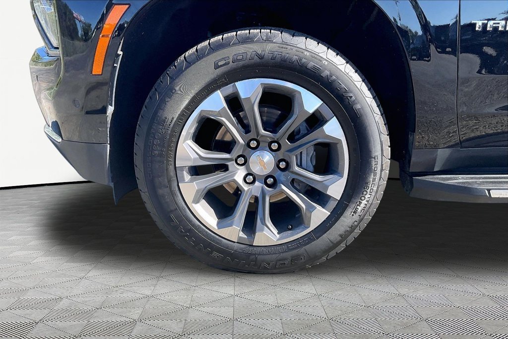 Used 2025 Chevrolet Tahoe LT w/ Comfort Package AWD/4WD image 38