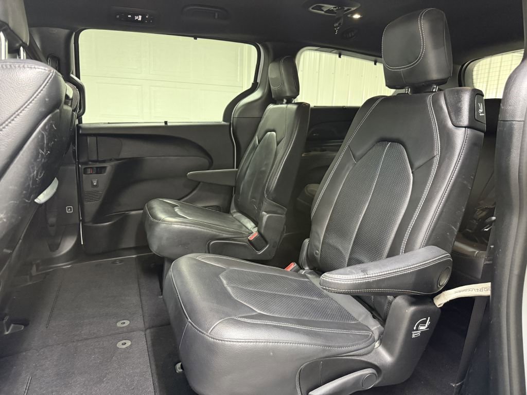 Used 2019 Chrysler Pacifica Touring-L Plus w/ S Appearance Package image 27
