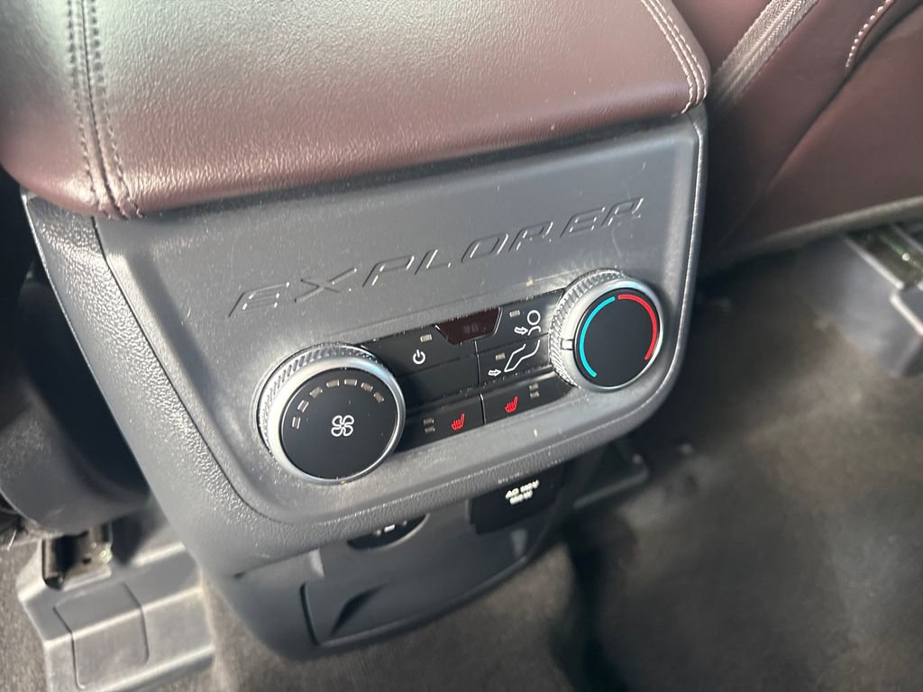 Used 2025 Ford Explorer Platinum w/ Ultimate Package AWD/4WD image 24