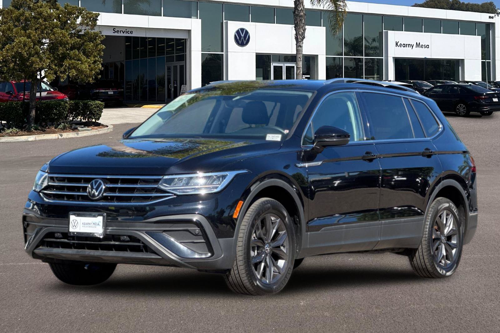 Used 2023 Volkswagen Tiguan SE FWD image 8