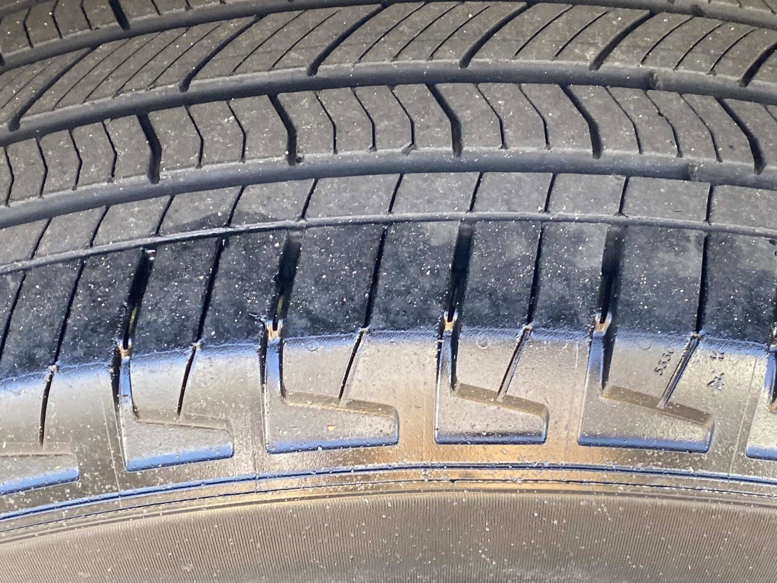 Used 2023 Jeep Grand Cherokee L Laredo image 16