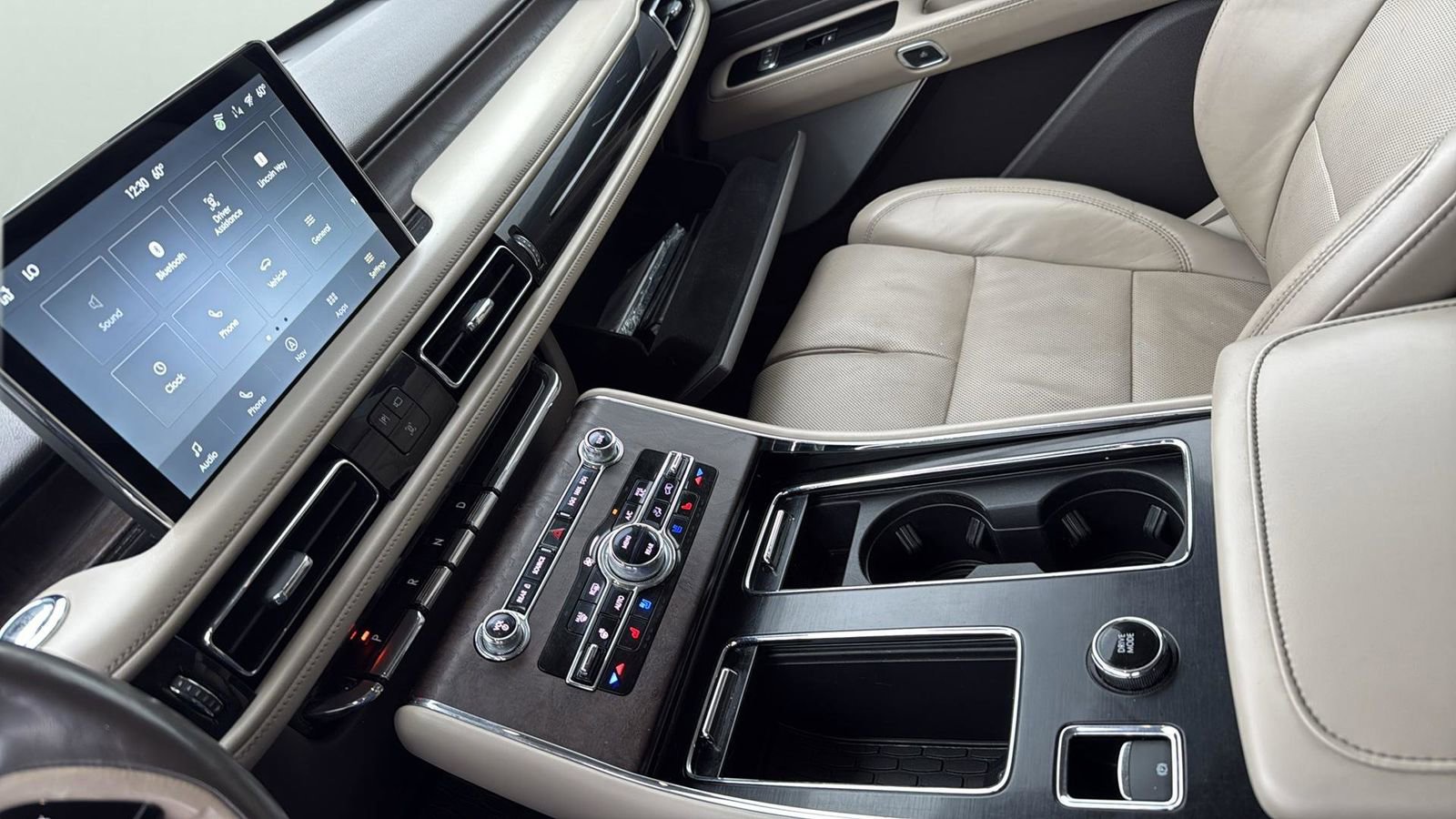 Used 2021 Lincoln Aviator Reserve w/ Equipment Group 202A AWD/4WD image 21