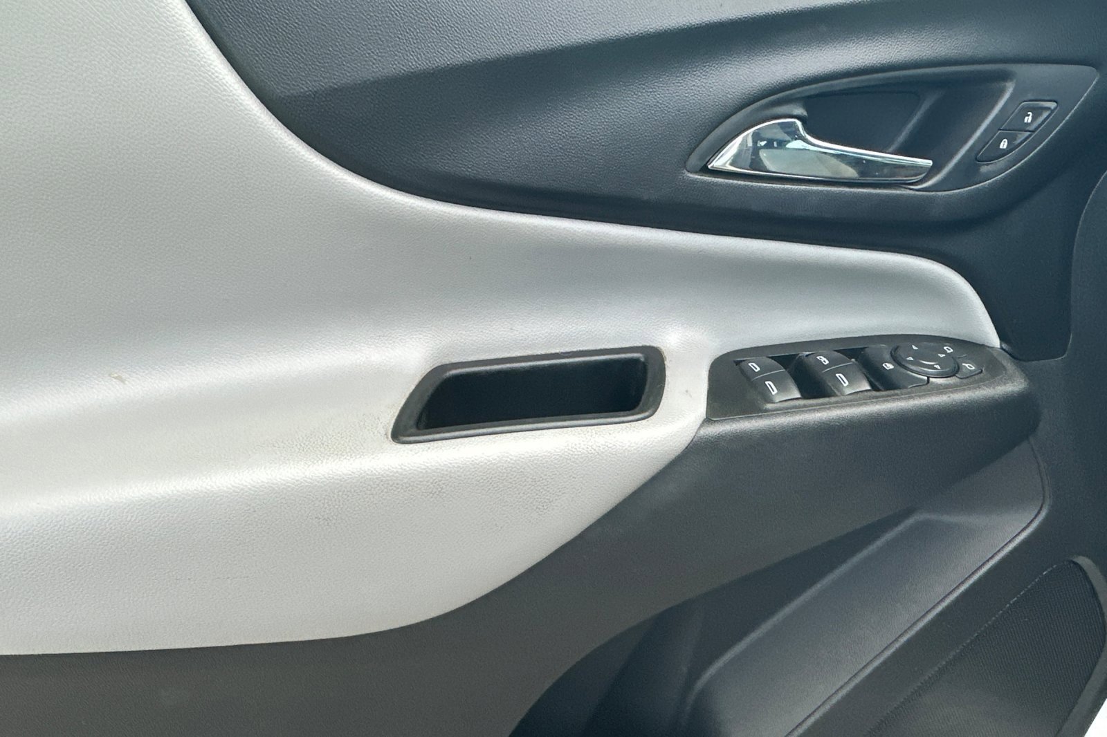 Used 2021 Chevrolet Equinox LS w/ LS Convenience Package image 11