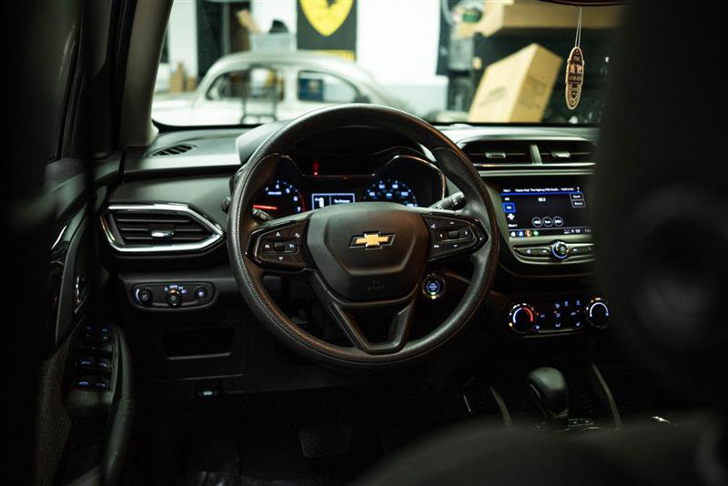 Used 2022 Chevrolet TrailBlazer LT w/ Confidence II Package FWD image 15