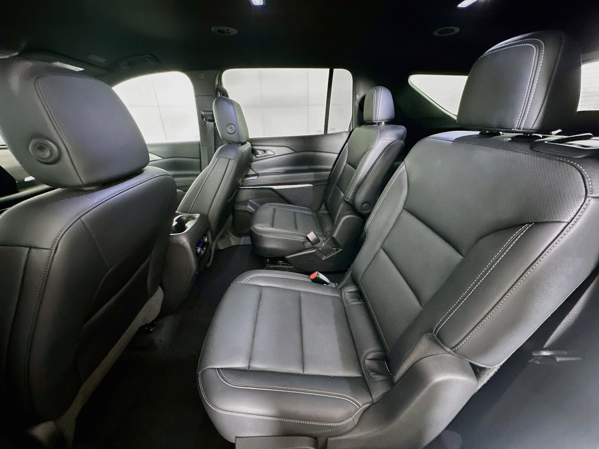 Used 2025 Chevrolet Traverse LT FWD image 27