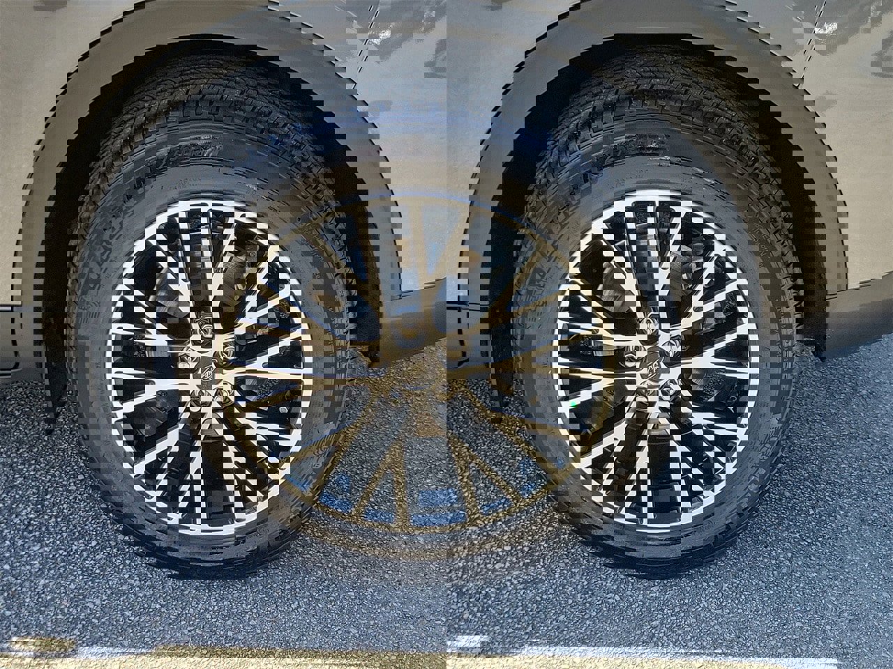 Used 2025 Ford Escape Base w/ Class II Trailer Tow Package image 5