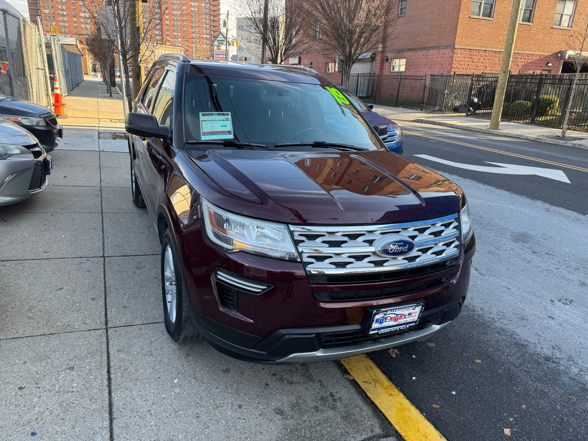 Used 2019 Ford Explorer XLT image 3