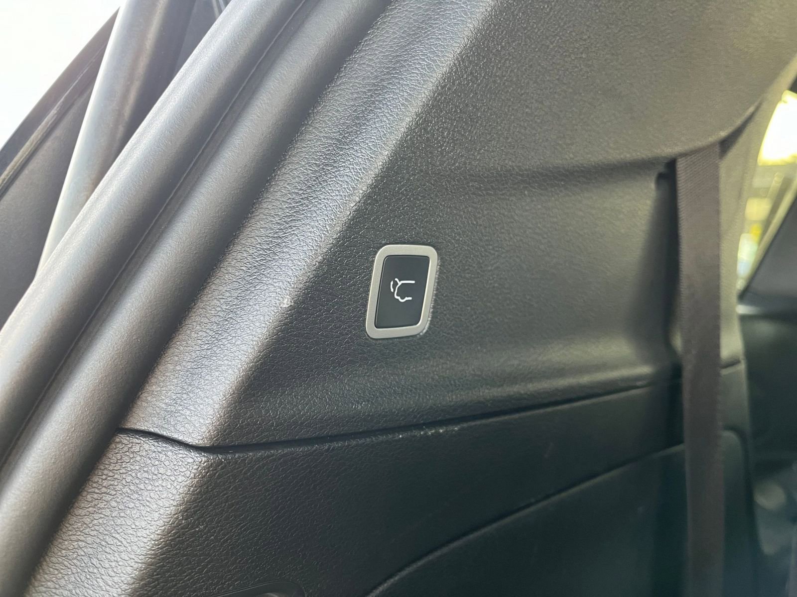 Used 2025 Chrysler Pacifica Limited image 24