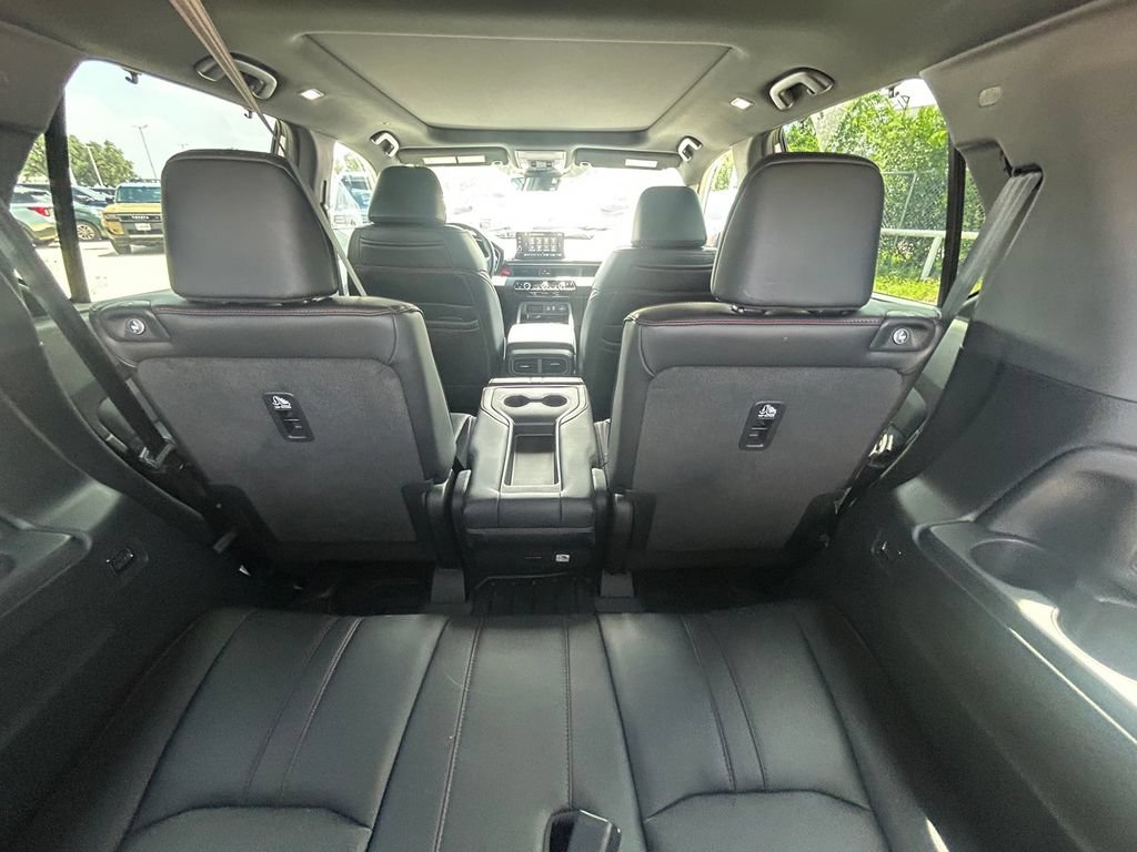 Used 2025 Honda Pilot Black Edition image 16