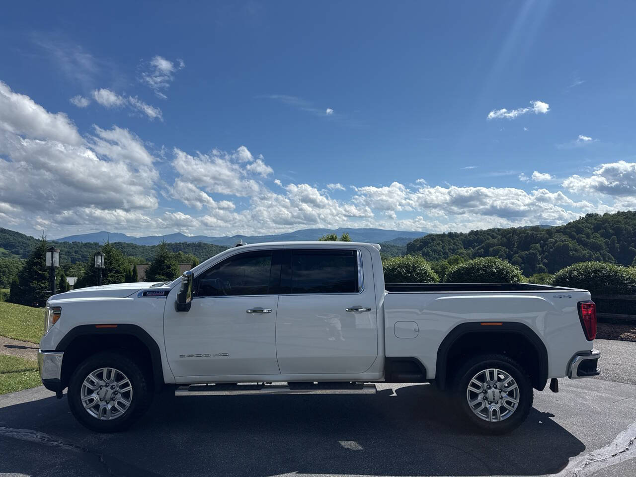 Used 2023 GMC Sierra 3500 SLT w/ SLT Convenience Package AWD/4WD image 9