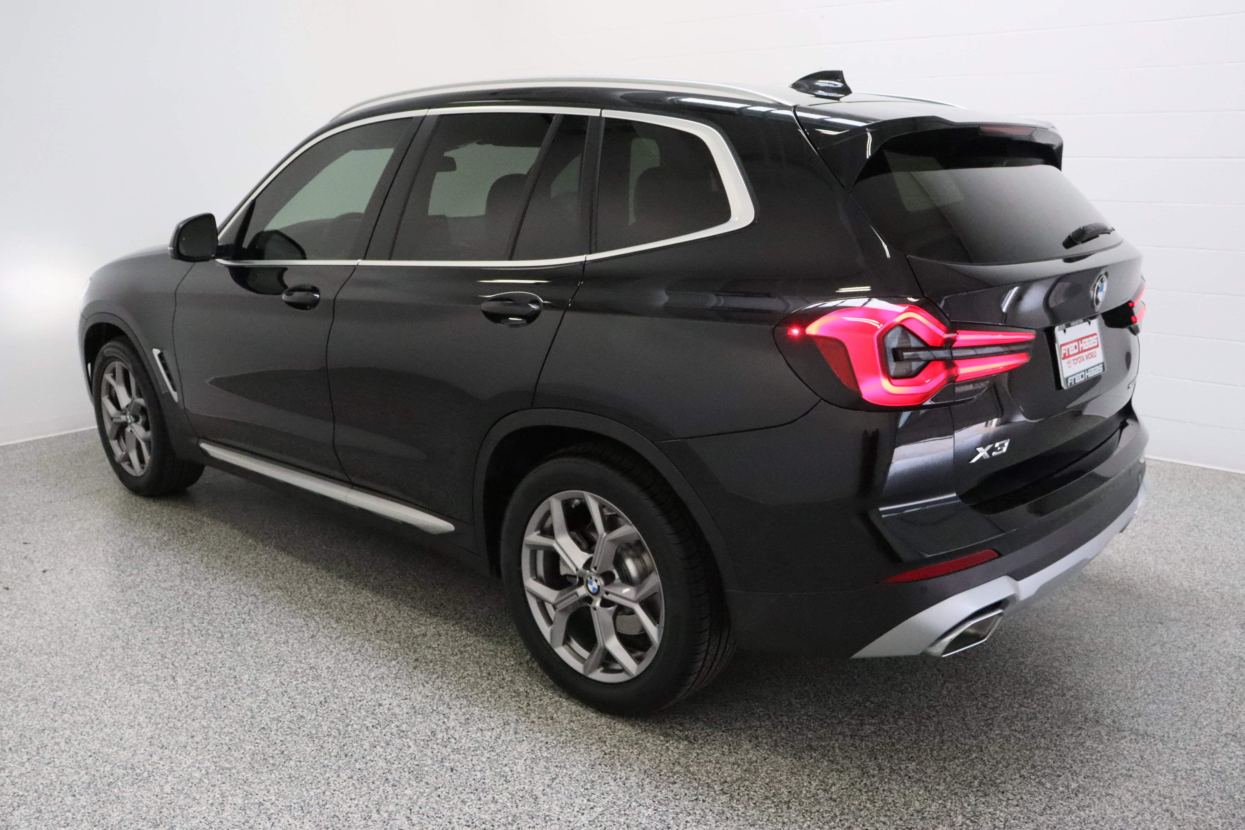 Used 2024 BMW X3 sDrive30i w/ Premium Package image 9