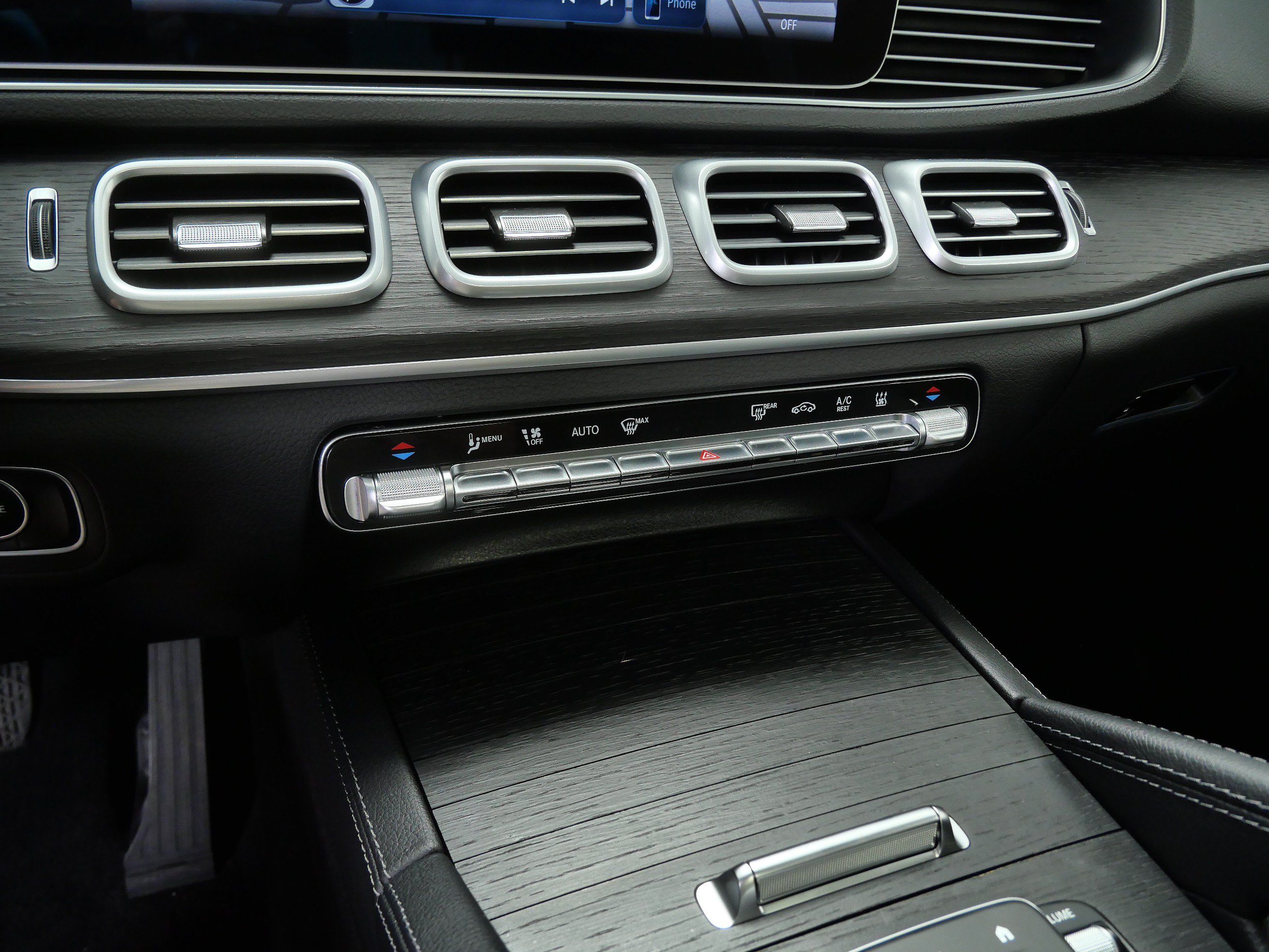 Certified 2025 Mercedes-Benz GLE 450e 4MATIC w/ AMG Line Exterior image 22
