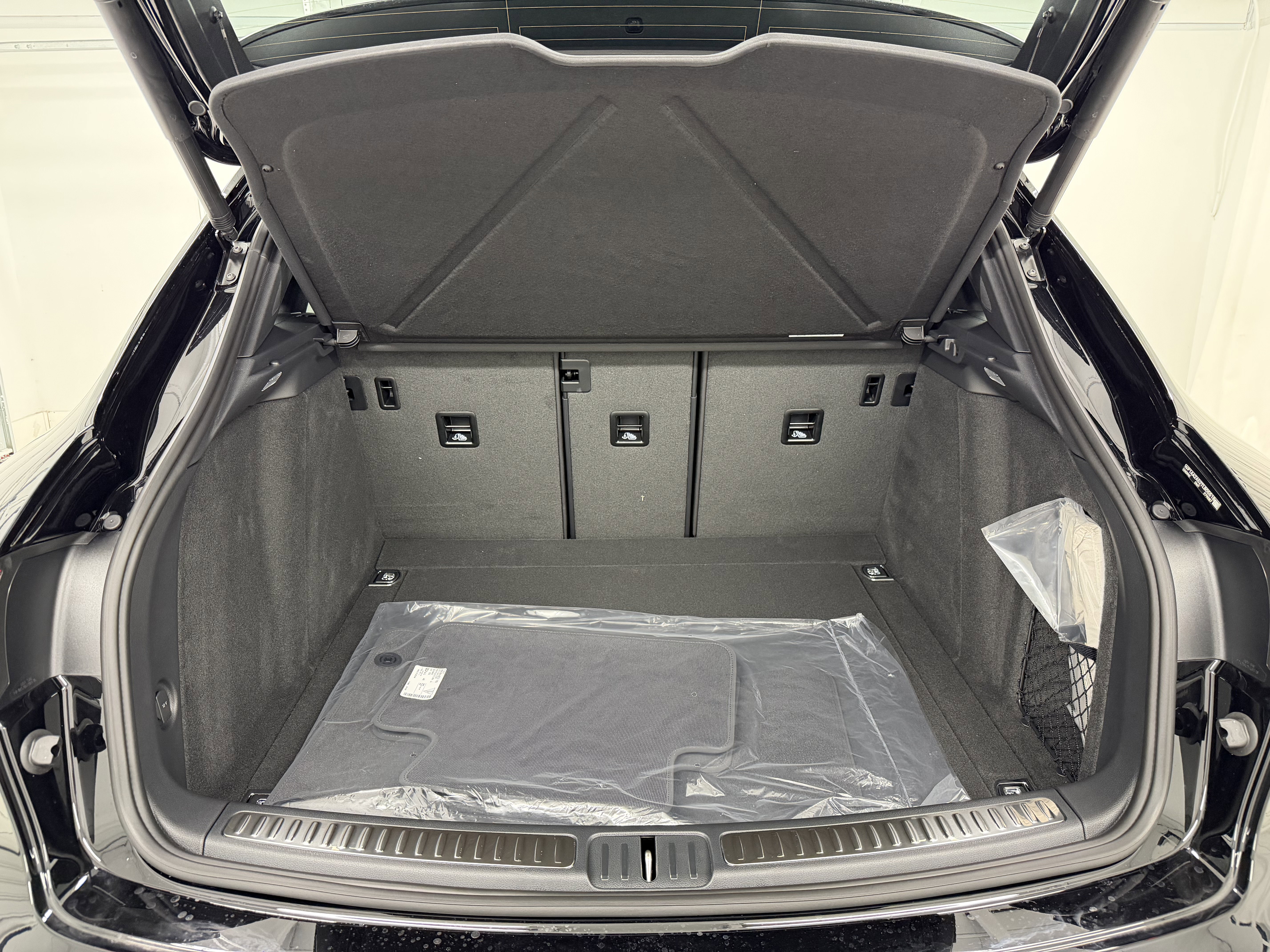 New 2026 Porsche Macan image 59