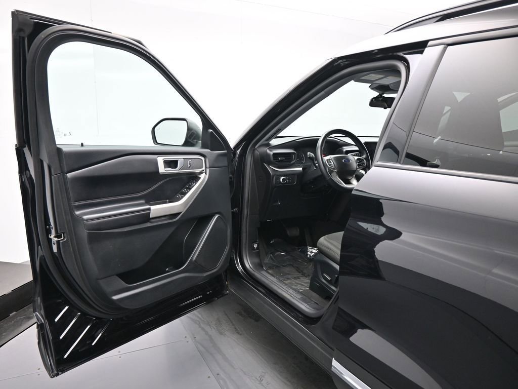 Certified 2022 Ford Explorer XLT image 9